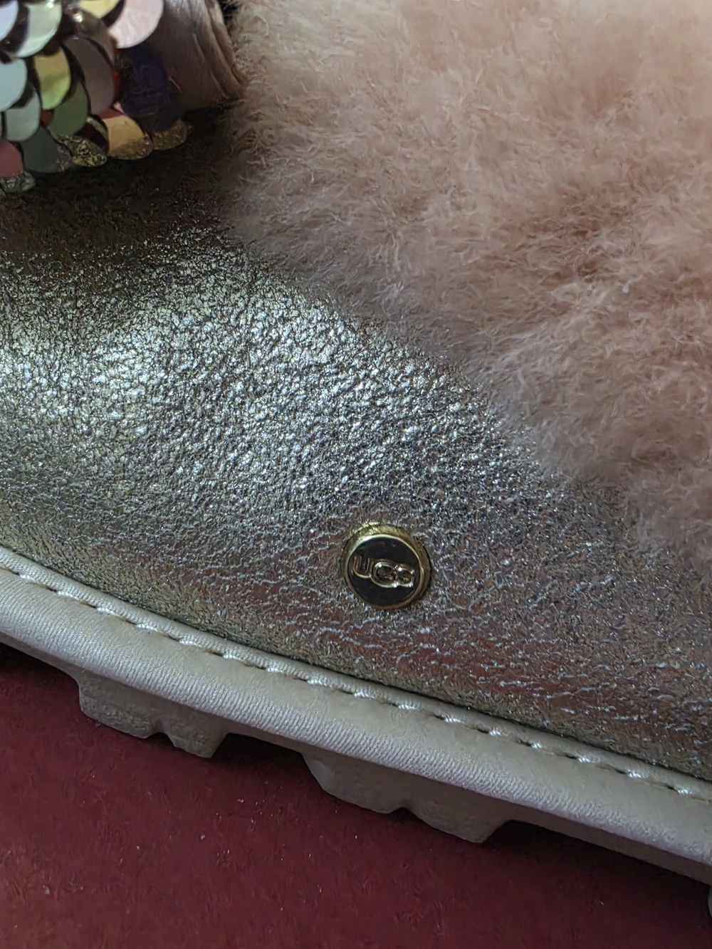 UGG ☆ Limited Edition ☆ 'Coquette' Sequin Bow Slipper in Gold - Picture 7 of 10